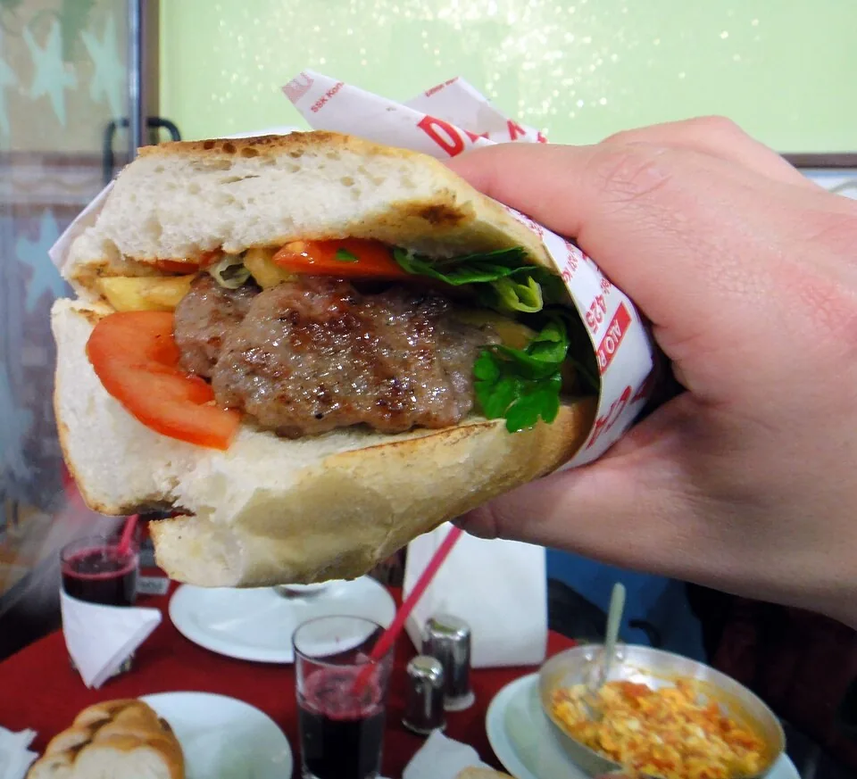 Tam Ekmek Arası Köfte