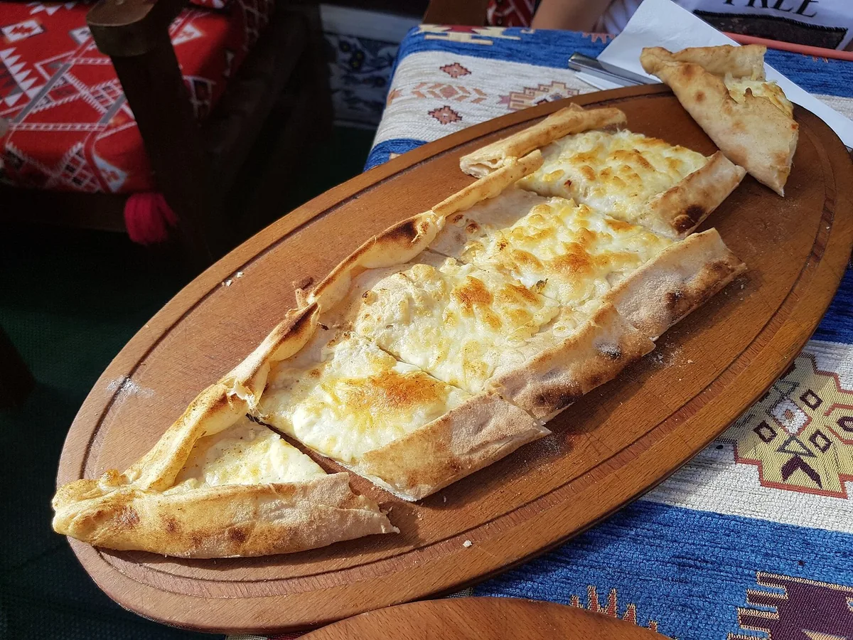 Kaşarlı Pide