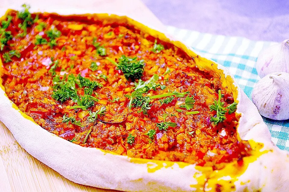 Kıymalı Kaşarlı Pide