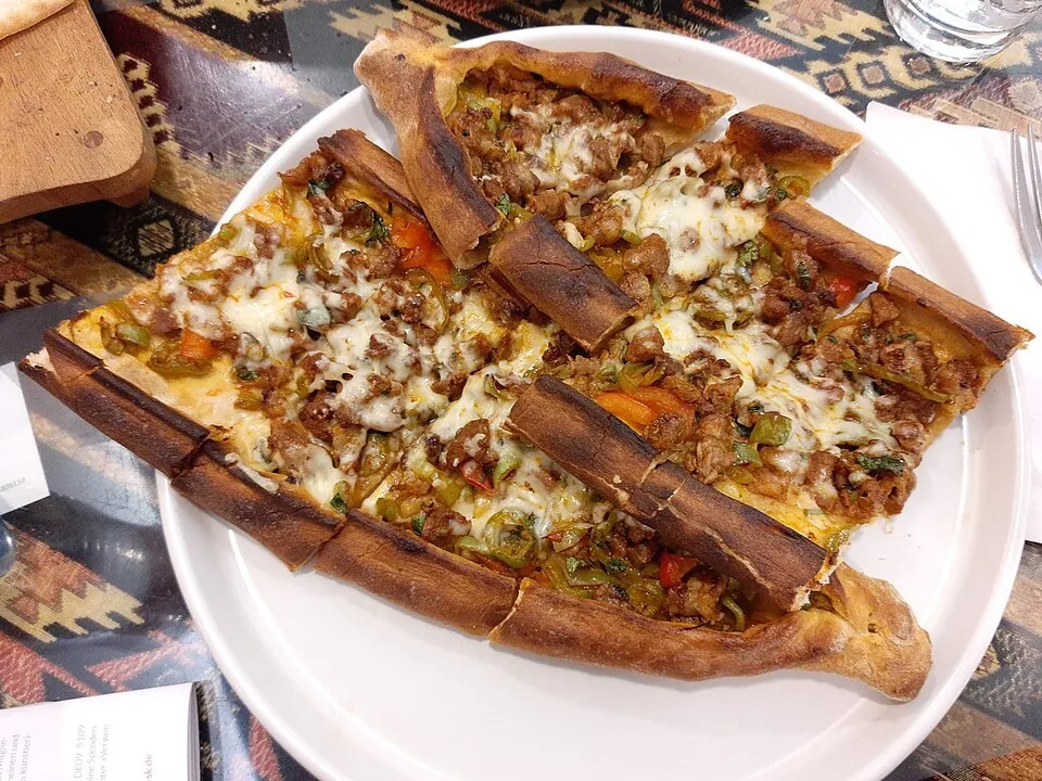 Kuşbaşılı Pide