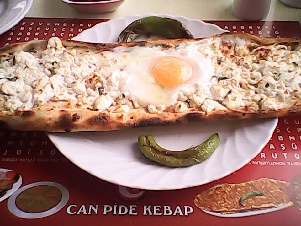 Kavurmalı Yumurtalı Pide